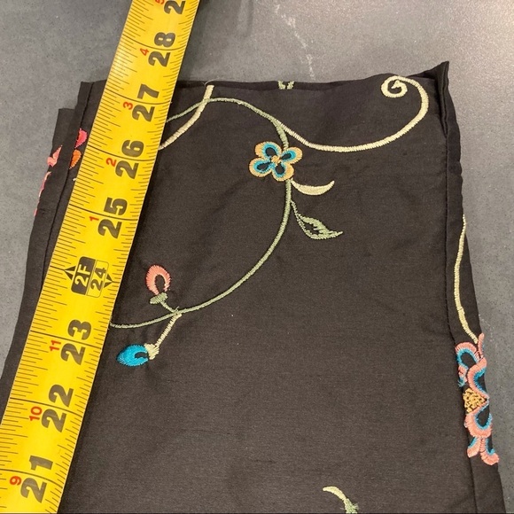 Vintage sz 4 black silk floral embroidered pixie pants - Picture 13 of 16